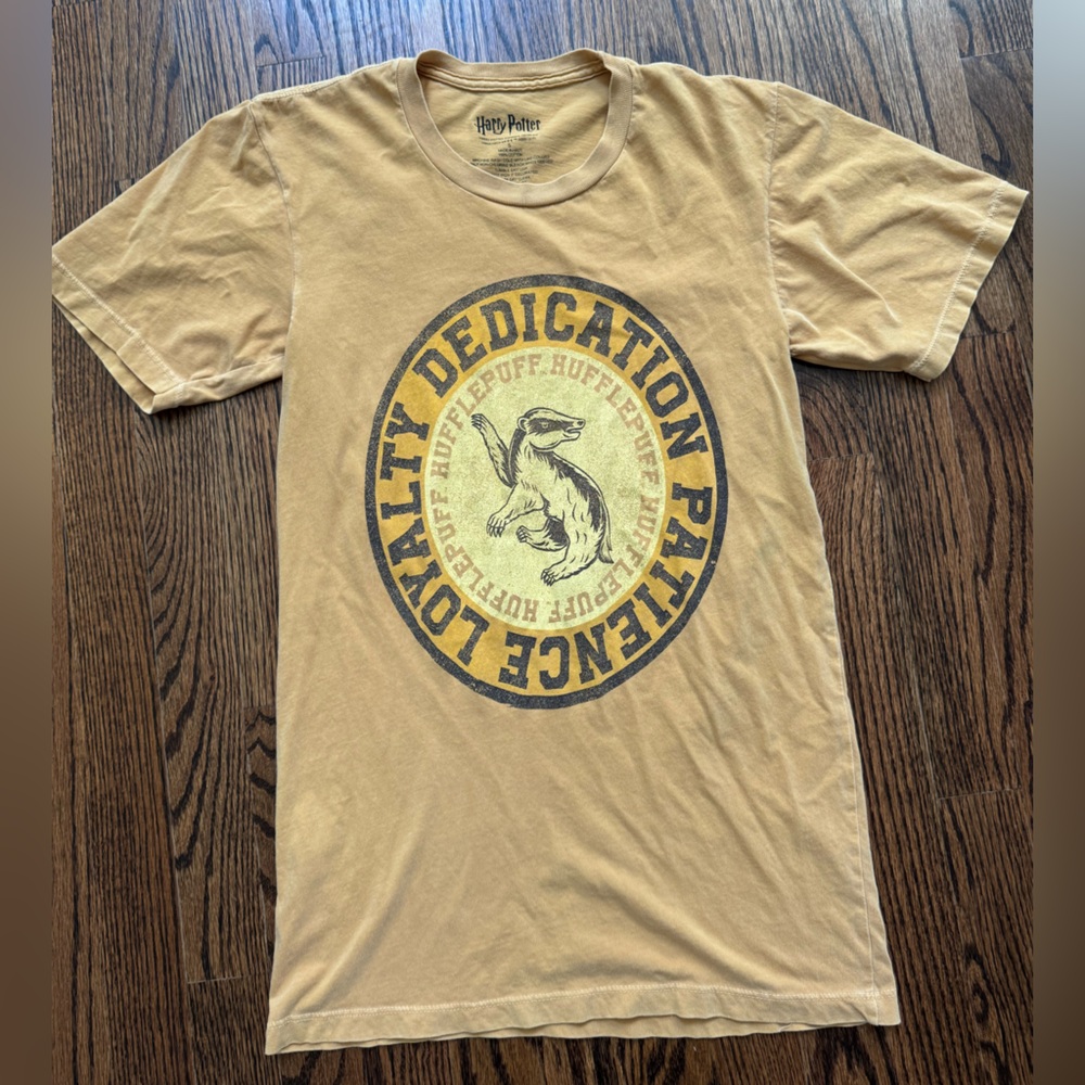 Adult Harry Potter Hufflepuff, yellow T-shirt, size small